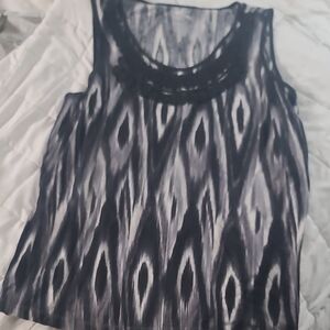 Women's Black and White Sleeveless Top